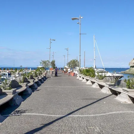 4 Bedroom In Casa vacanze *