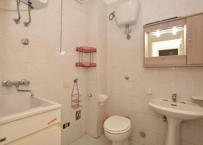 4 Bedroom In Casa vacanze *