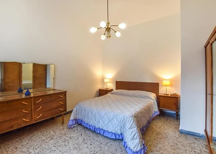 4 Bedroom In Casa vacanze *